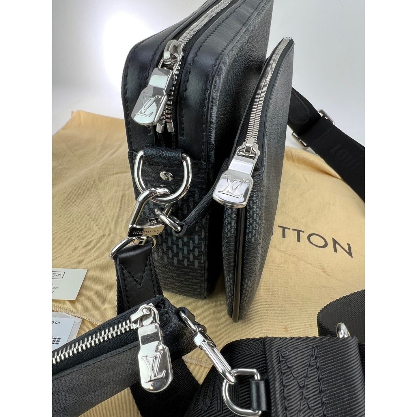 LOUIS VUITTON Trio Messenger Damier Graphite Men's Bag