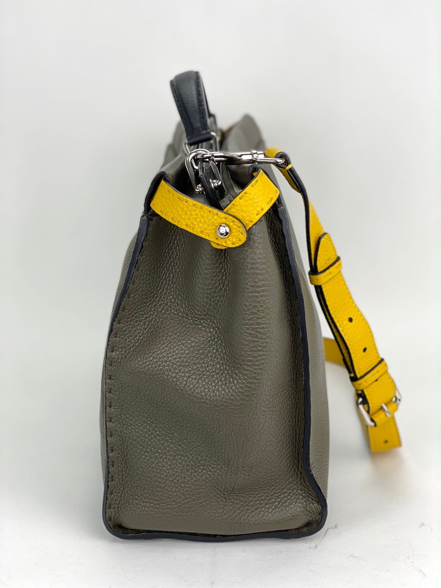 FENDI SELLERIA large Peekaboo Iconic Essential Messenger Briefcase Attache