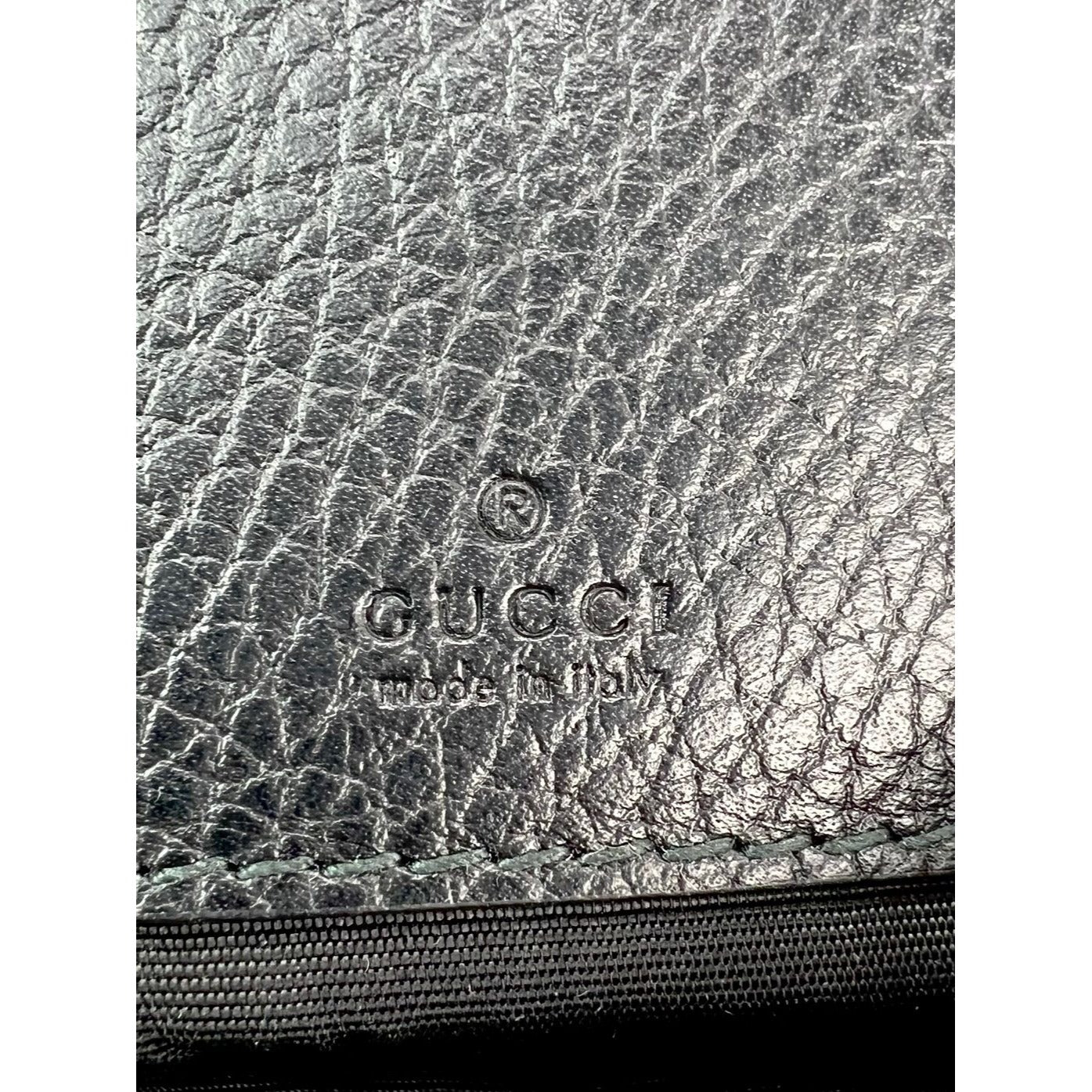 Gucci GG Marmont Super Mini lack Calfskin Crossbody Bag