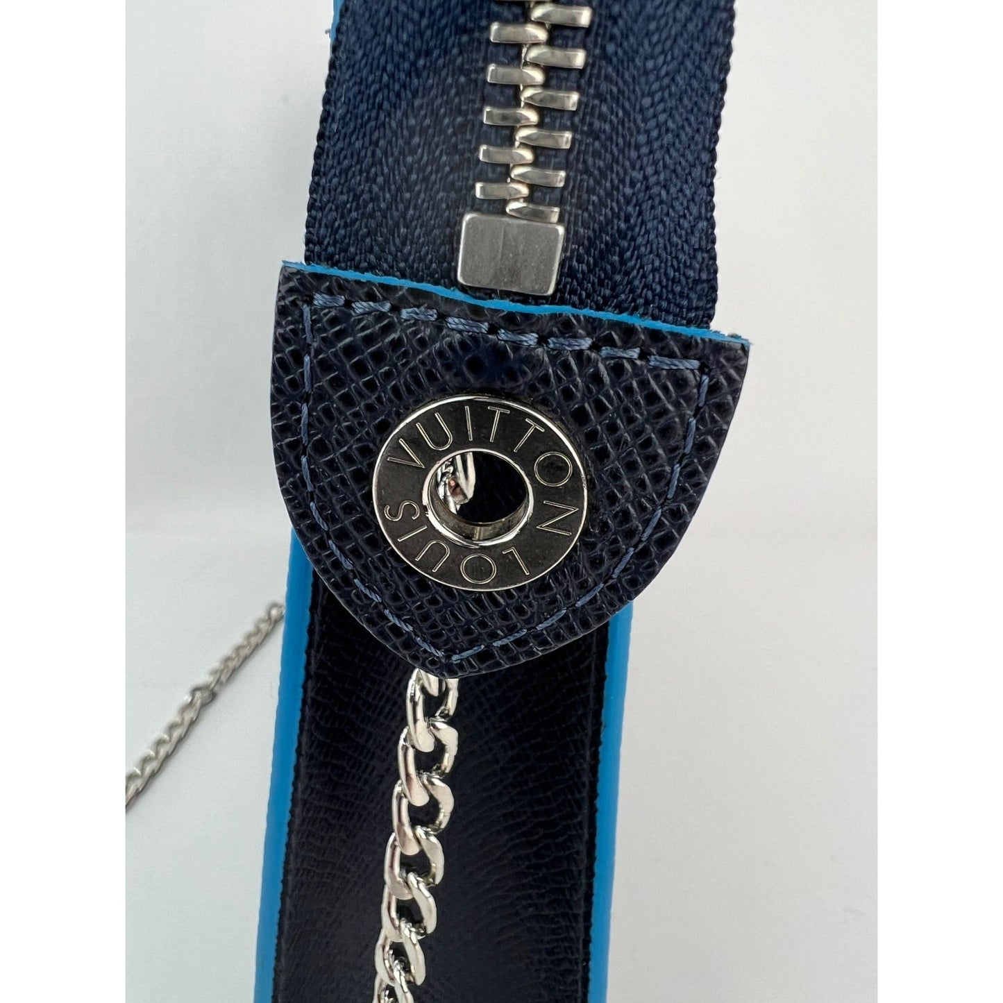 Louis Vuitton Pochette Voyage MM Taiga Dark Blue Leather Hand Bag Limited Edition