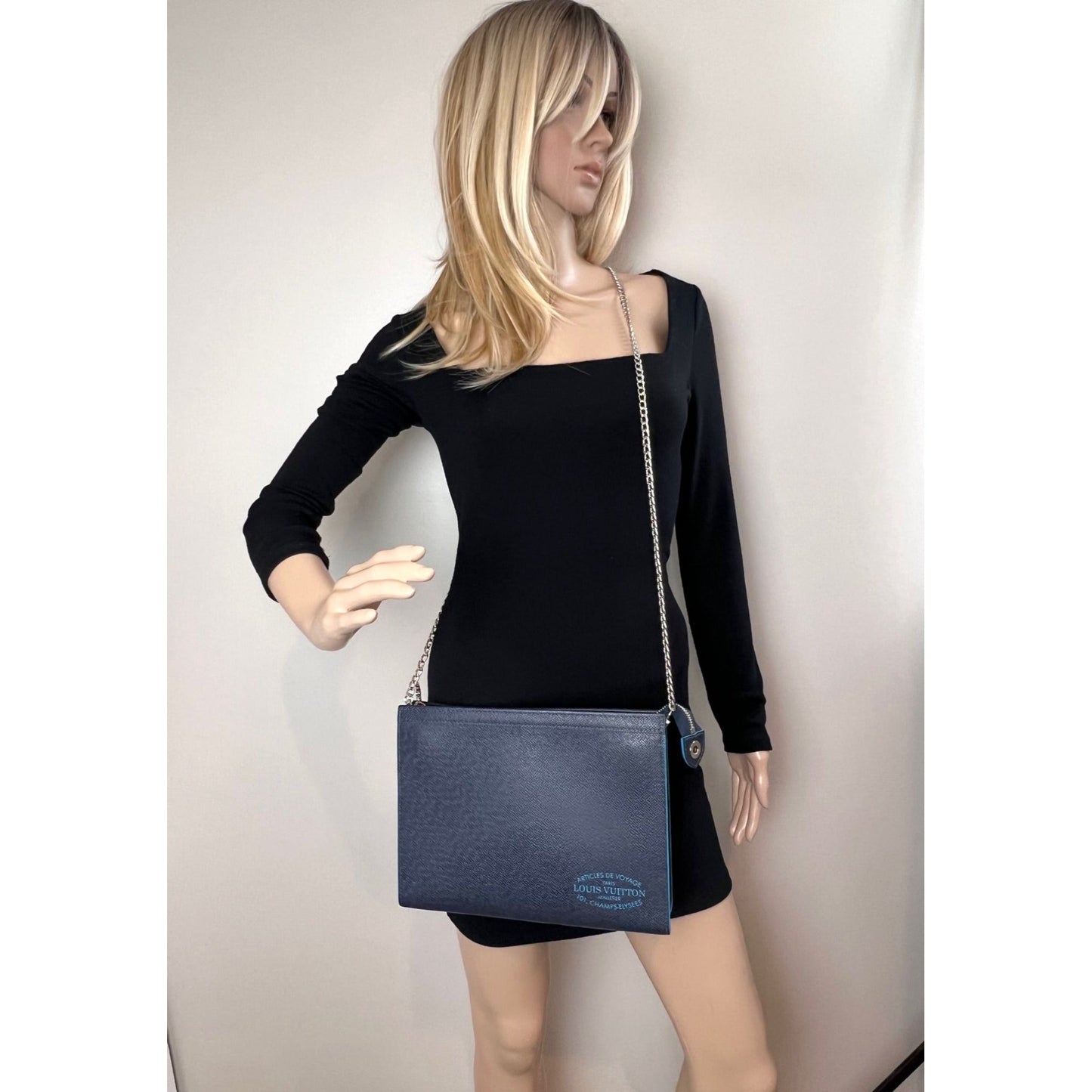 Louis Vuitton Pochette Voyage MM Taiga Dark Blue Leather Hand Bag Limited Edition