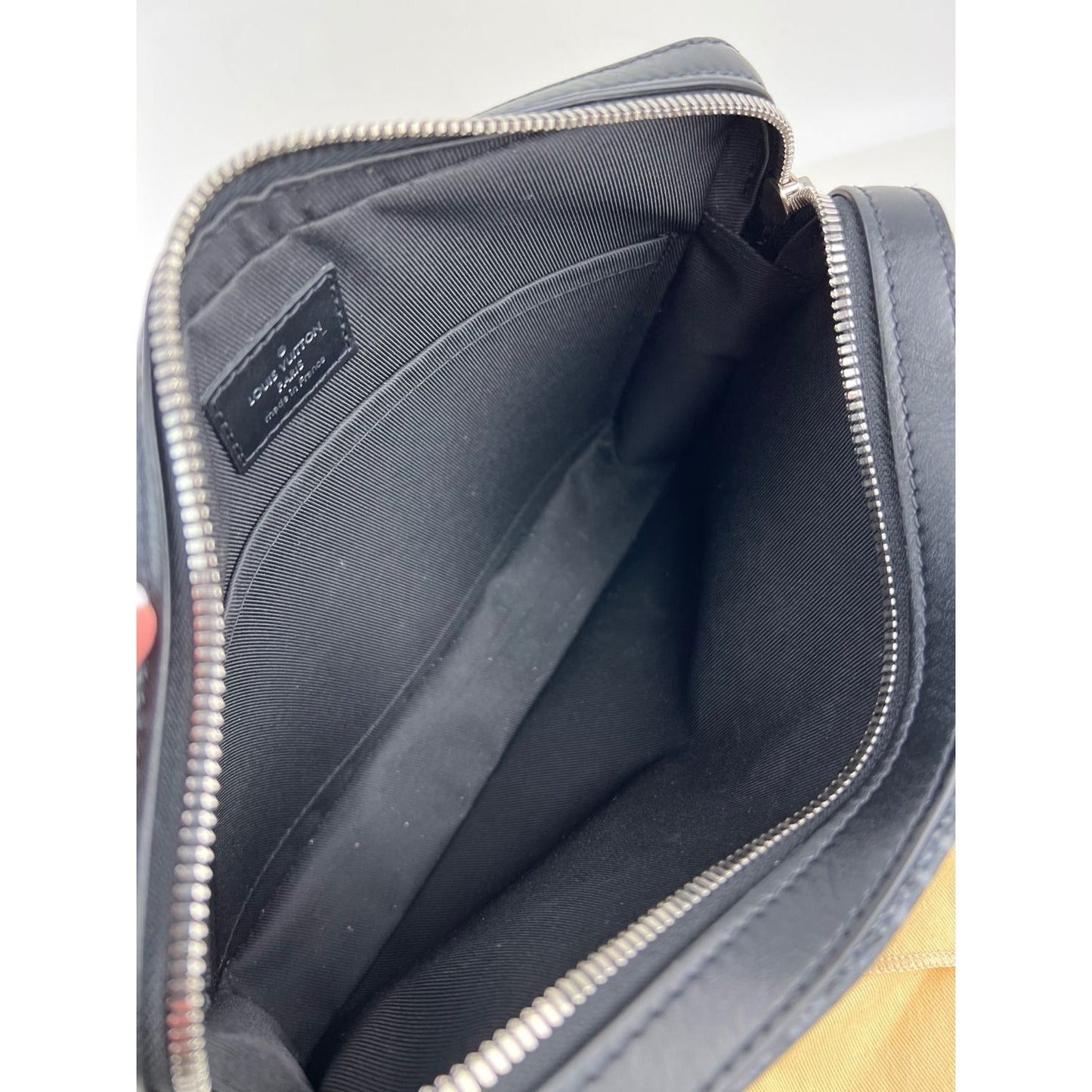 LOUIS VUITTON Trio Messenger Damier Graphite Men's Bag